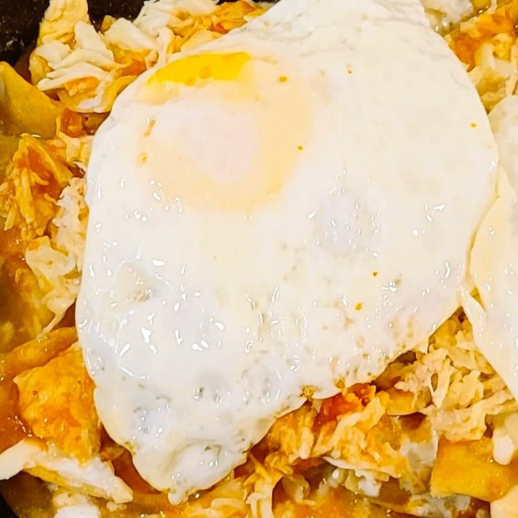Chilaquiles Con Huevo + Agua De Sabor 500 Ml