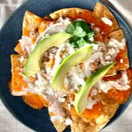 Chilaquiles rojos con rajas