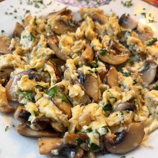 Blanquillo Revuelto Con Champiñones