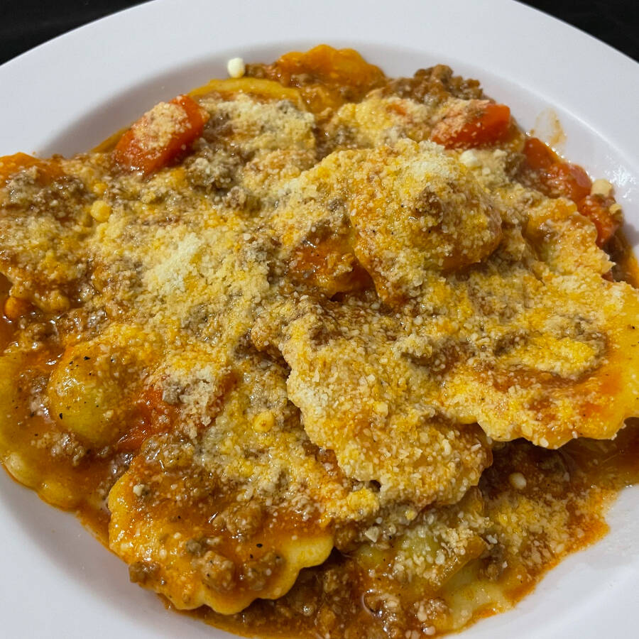 RAVIOLI AL RAGU'