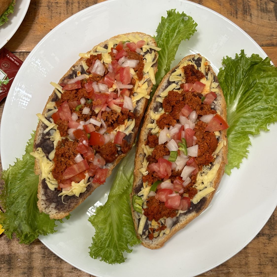 Molletes de Chorizo
