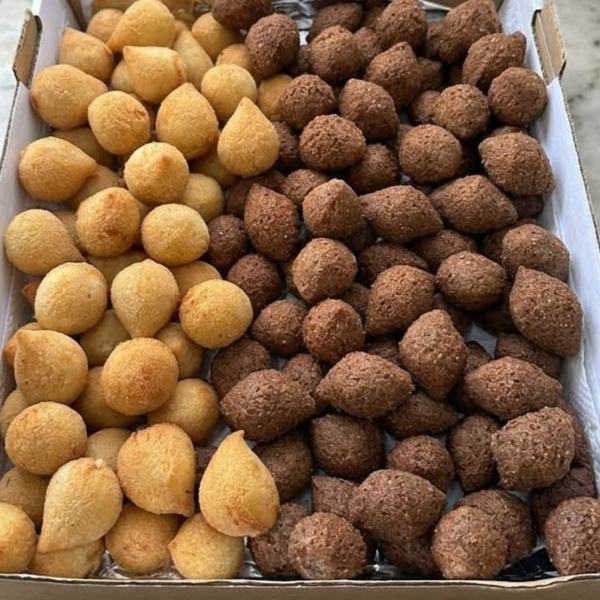 100 Salgadinhos Perfeitos para deixar qualquer momento ainda mais gostoso! Nossa porção com 100 salgadinhos sortidos é ideal para festas, aniversários, reuniões, confraternizações ou simplesmente para compartilhar com a família e amigos.
salgadinhos sortidos, conforme disponibilidade
