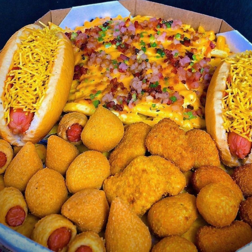 2 Hot dog completo + 10 salgados + batata turbinada + 8 nugget e Guaraná 1 litro Gratis