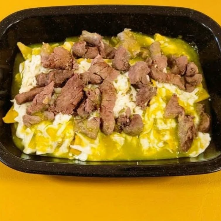 Chilaquiles con Arrachera