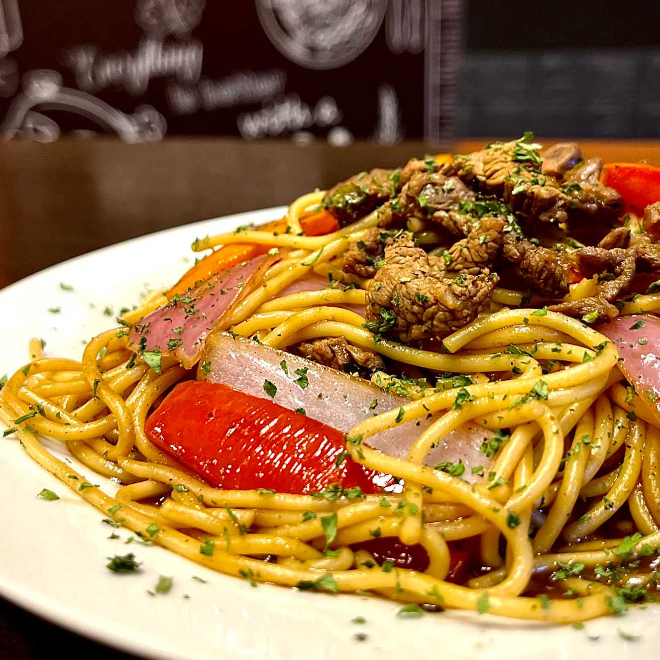 Tallarin saltado de carne