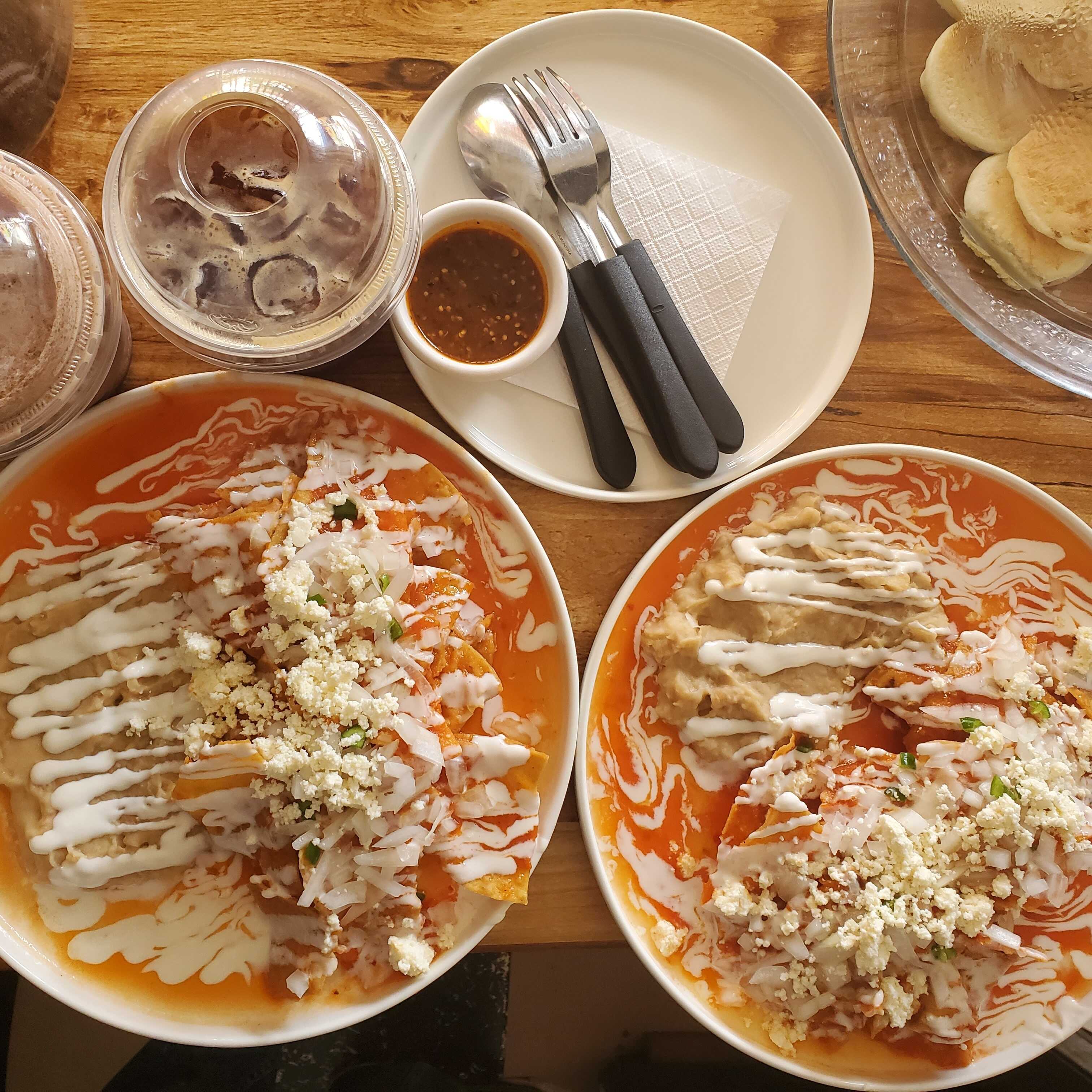 Chilaquiles (Incluye Café)