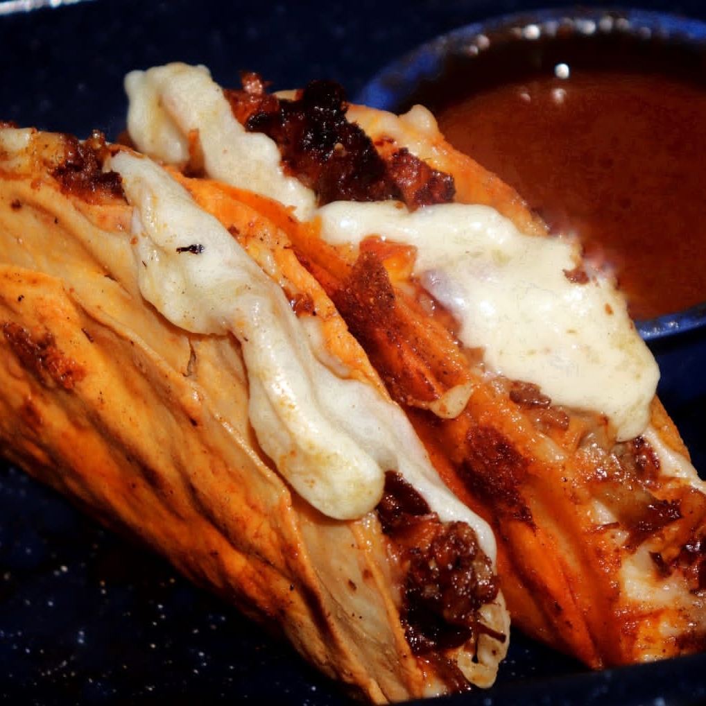 Quesataco de Birria de Res