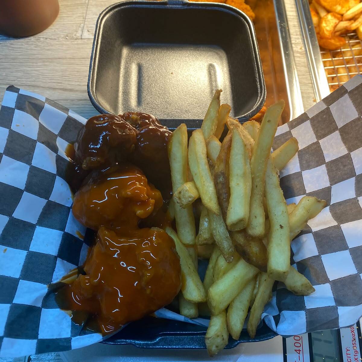 Boneless con Papas Orden Personal