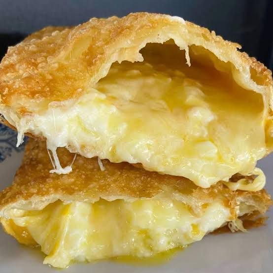 massa sequinha e crocante, queijo de qualidade.