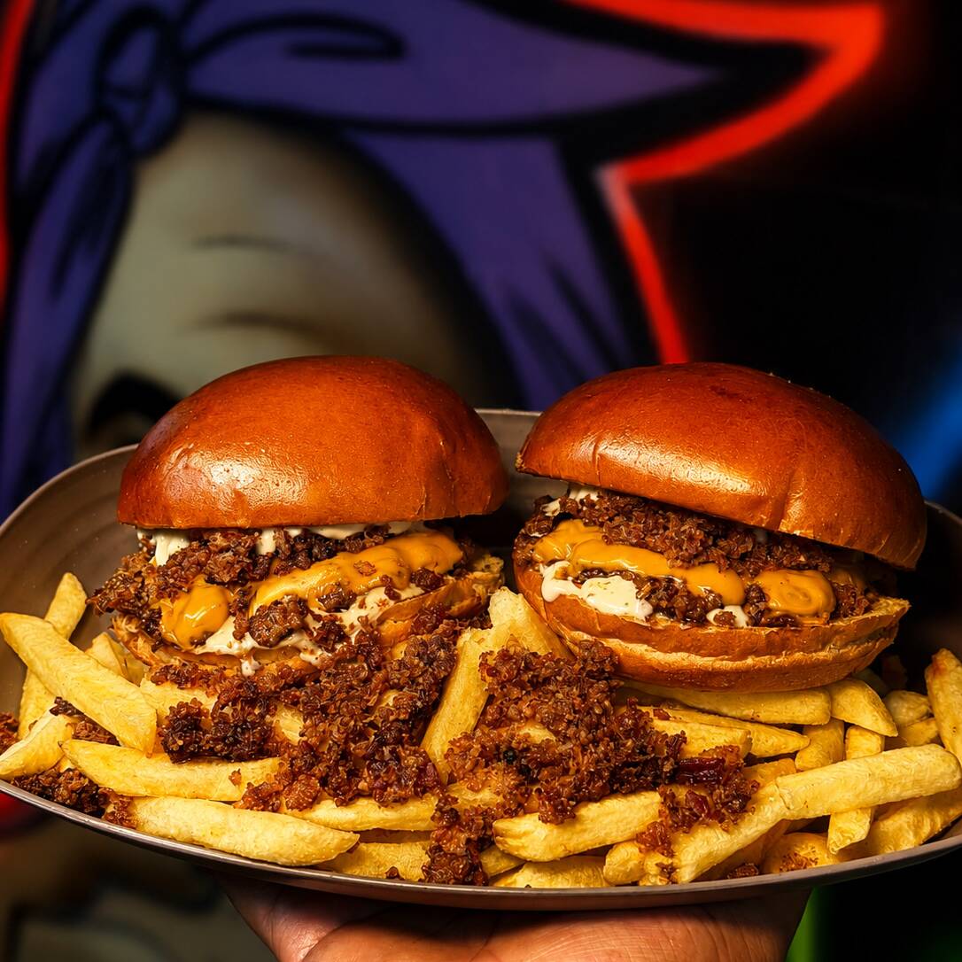 batata recheada com bacon ou calabresa + 2 Burguer de bacon ou calabresa