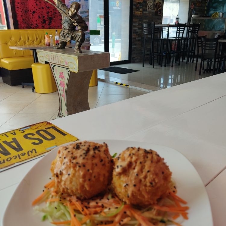 KHANS SUSHI BALLS