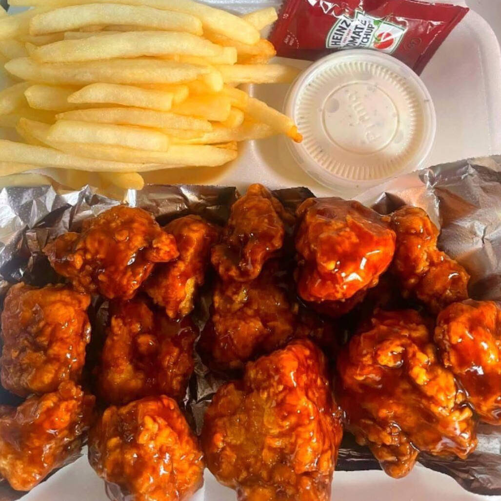 BONELESS 1/2 KG PARA COMPARTIR CON SODA CHICA