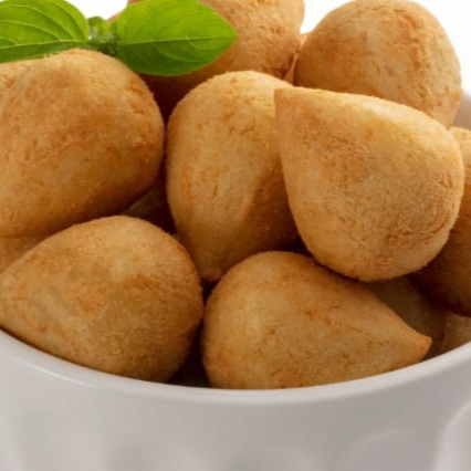 30 MINI COXINHAS DELICIOSAS E SABOROSAS, DE 15 A 20 GRAMAS..