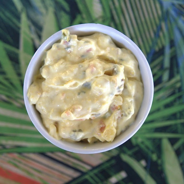 Maionese, pickles, salsinha e mostarda