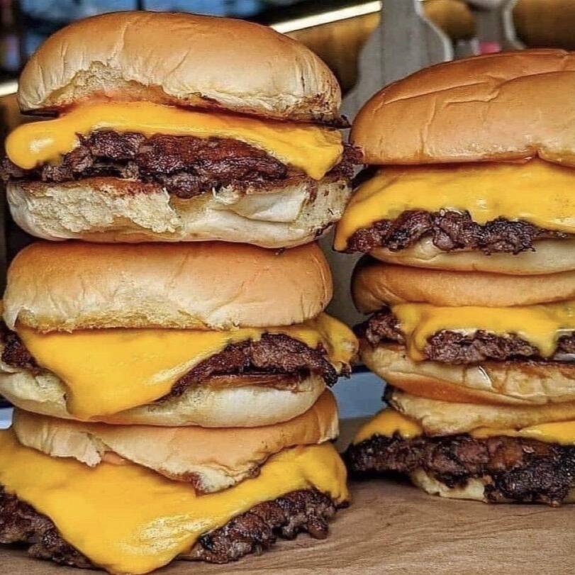 Cheeseburguer +papa + Te Frio