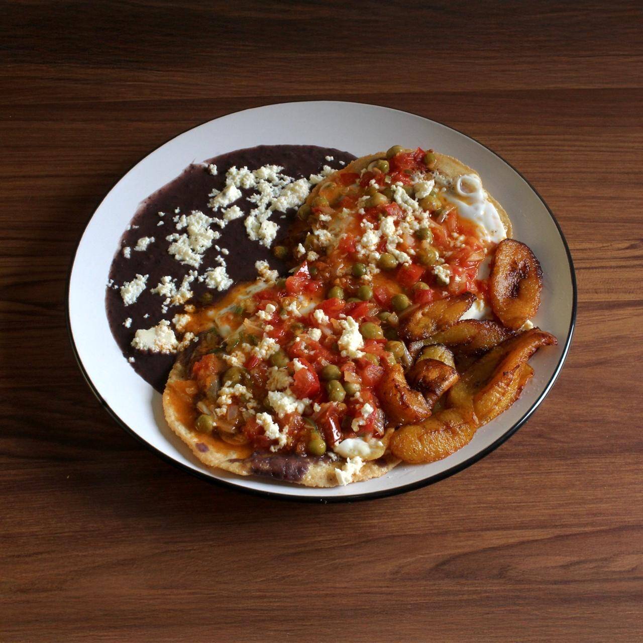 Huevos Motuleños