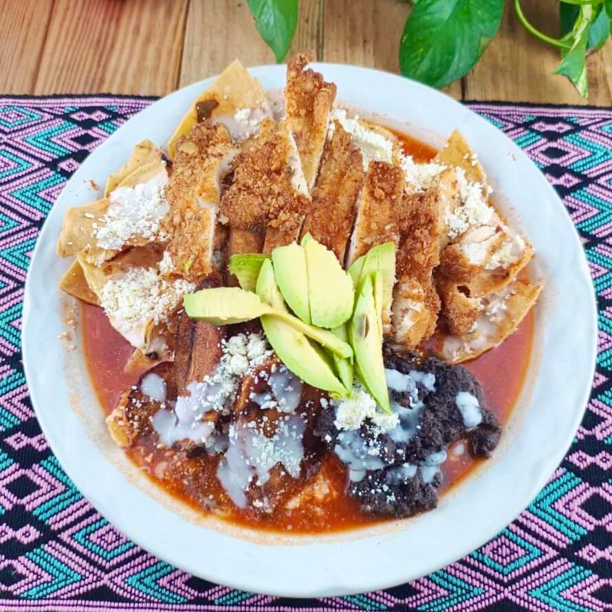 Chilaquiles con Milanesa Empanizada