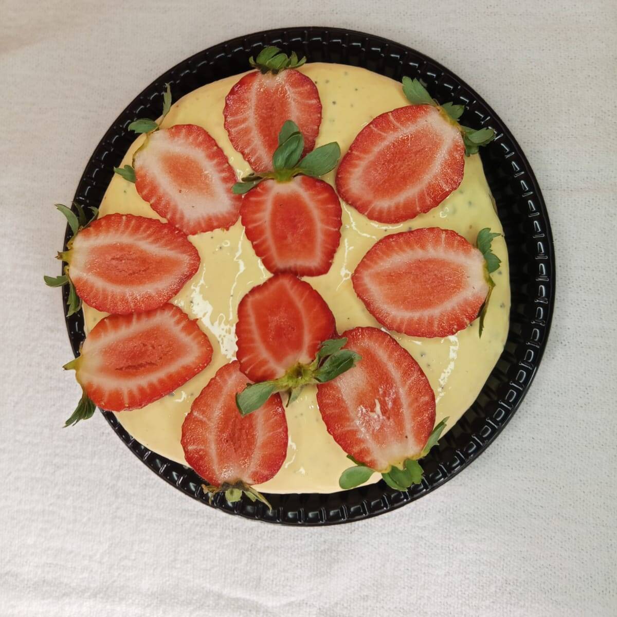 Massa fresca a sua escolha ,com creme de maracuja que ja conhece e morango frescos ,frescor para aqueles dias especiais