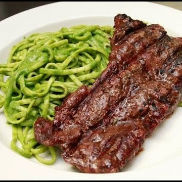 Tallarines Verdes con Bistec