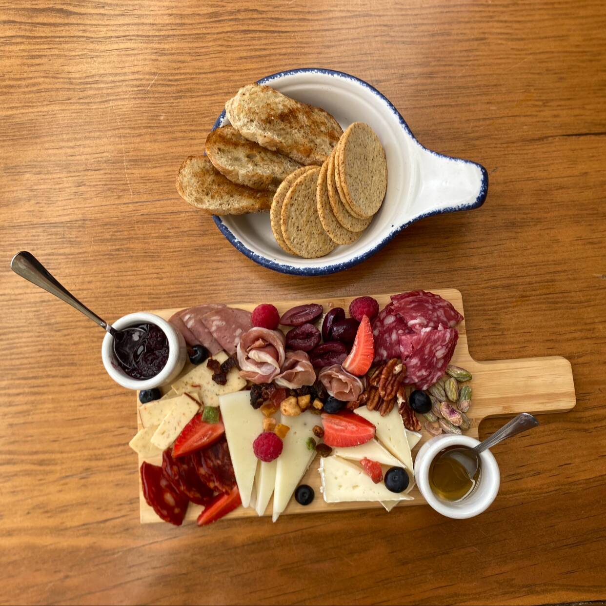 Tabla de Quesos y Charcutería.