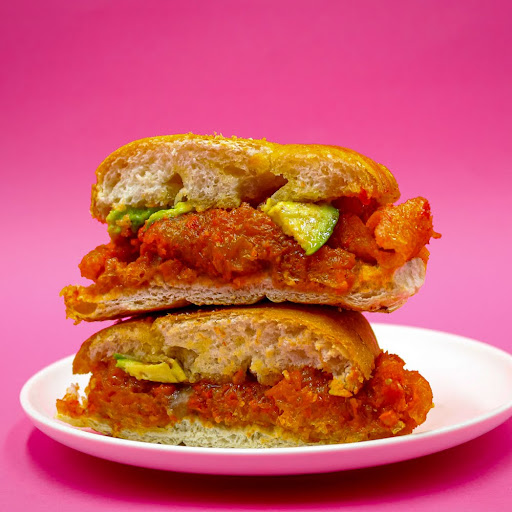 Torta de Chicharrón en Salsa Roja