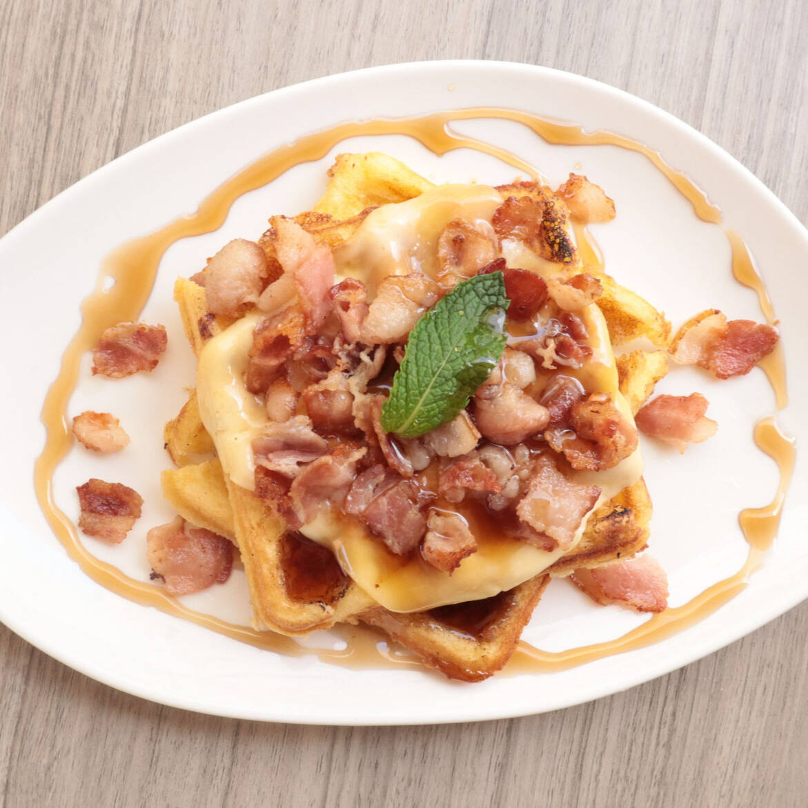 Waffles Suaves con Tocino Frito