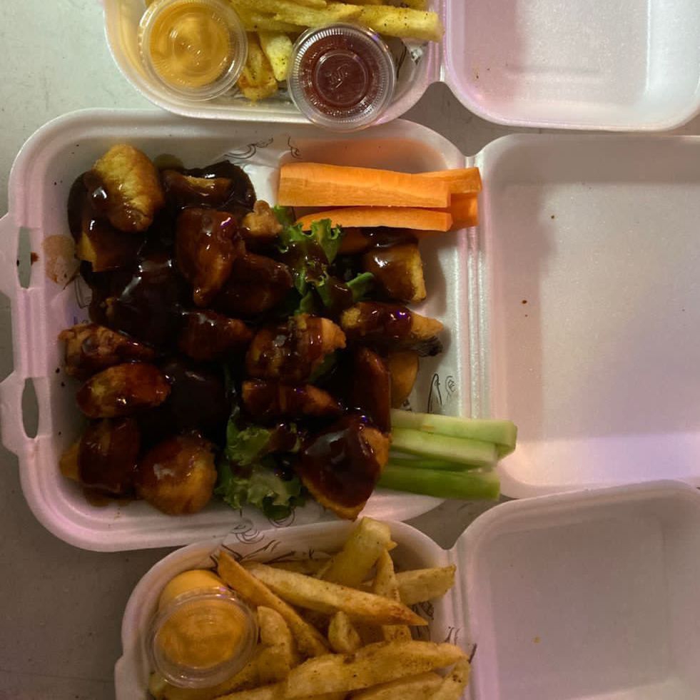 Combo 20 Boneless+2 Papas