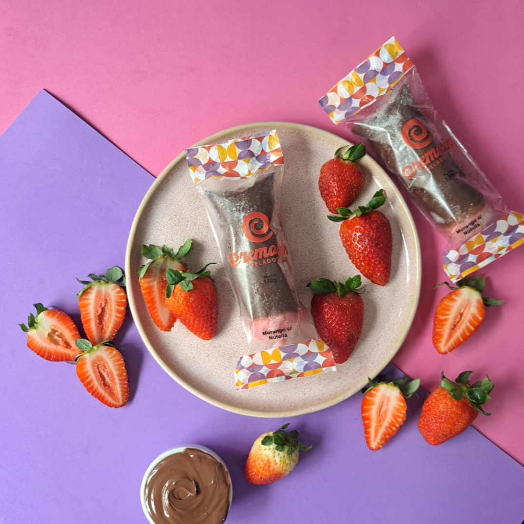 O sacolé de morango com Nutella é um mix de frescor e indulgência. Imagine o sabor suculento do morango se entrelaçando com a cremosidade rica da Nutella a cada mordida. É como uma festa doce e frutada em um só saquinho! ️
Como está a sua curiosidade com esses sabores?