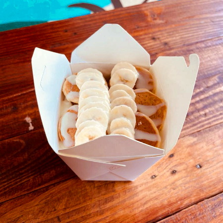 Mini Hot Cakes con lechera y Plátano