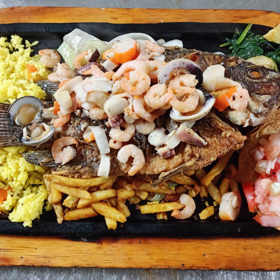 Mojarra con Mariscos