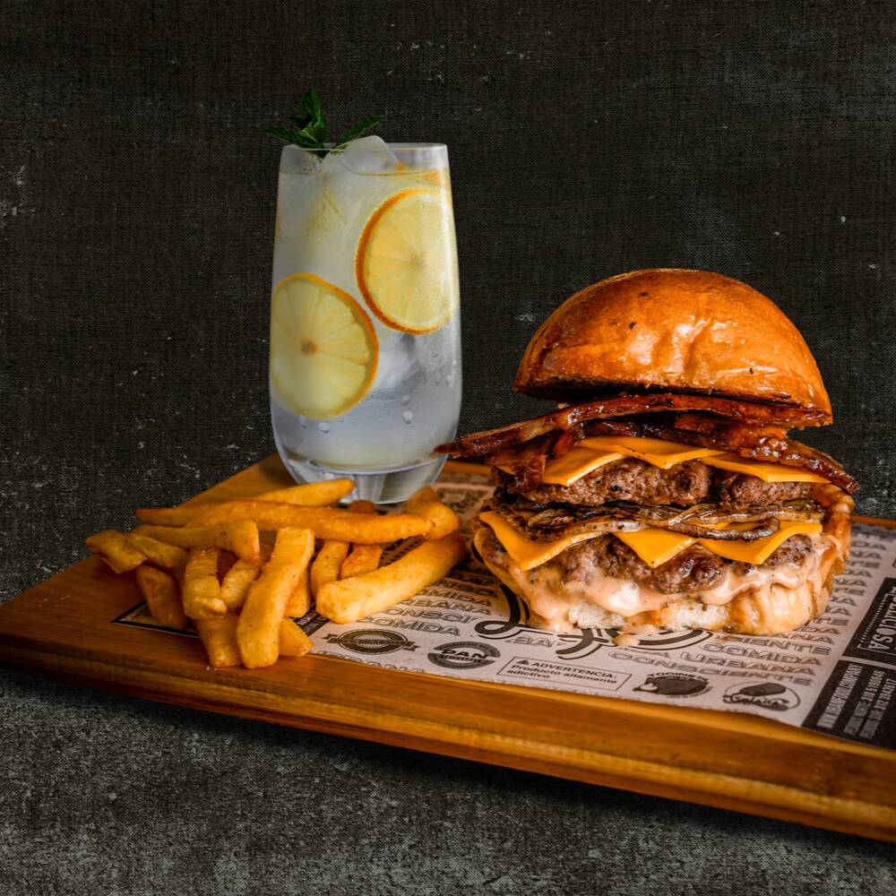 Double Trouble + Papas + Limonada 16 Oz