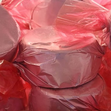 Delicioso Bombom com Casquinha de Chocolate Blend com Recheios de Brigadeiro e Morango. ###Tags### bolo no pote bolo vulcao cenoura Ninho chocolate bombom aberto copos da felicidade morango uva coxinha de morango chocolate Ninho Oreo chocolate ao leite leite condensado coco beijinho brigadeiro gourmet tradicional moranguinho churros Nutella 2 amores meio amargo coco queimado presente na caixa promoção cupon cupom oferta desconto como taxa gratis entrega rapida Nutella brownie braunie brawni Ninho doce chocolate brigadeiro docinho donuts docino sobremesa bolo de pote copo da felicidade caseiro banoffee morango Ouro Branco galak Sonho de Valsa choquito ferreiro rocher trufa bombom uva kitkat Kit Kat Kinder bueno charge amendoim Confete Dia dos pais natal Dia das maes Dia das mães namorados promoção promocao oferta desconto barato doce sobremesa chocolate entrega rapida grátis grátis morango fresco docinho brigadeiro leite condensado coxinha bombom e morango