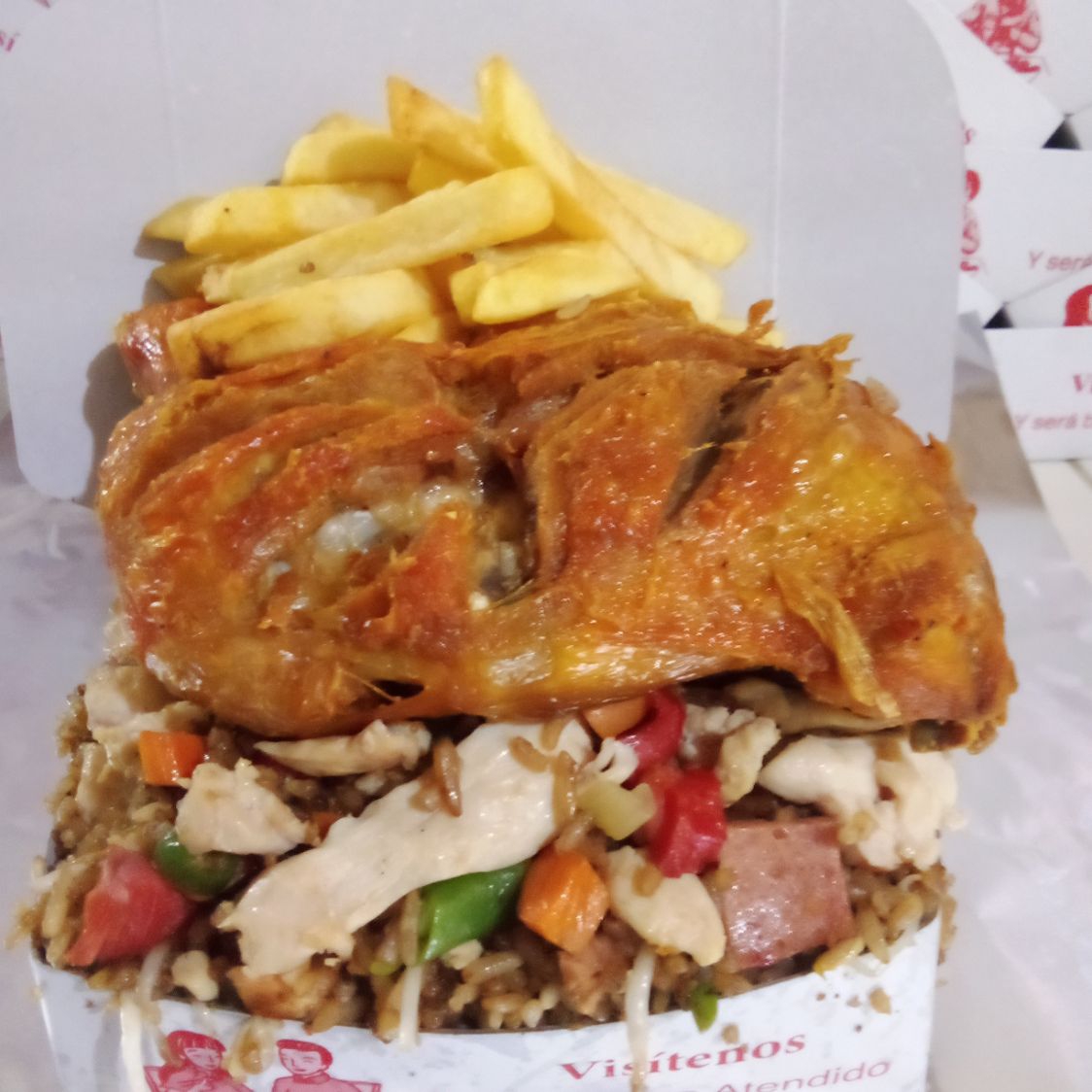 Arroz Chino con Pollo Frito y Papas (Mediano)