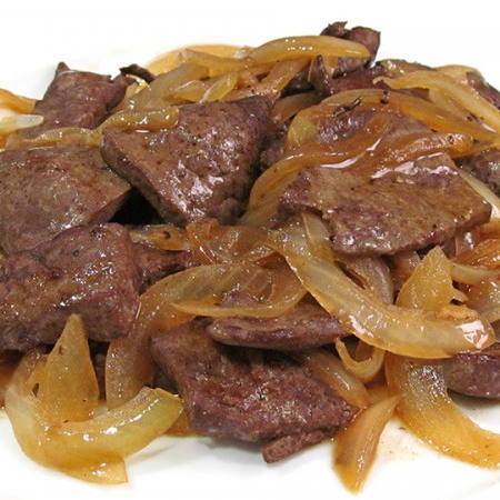 Bistec Encebollado con Frijoles
