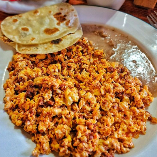 Platillo de Longaniza Casera con Huevo