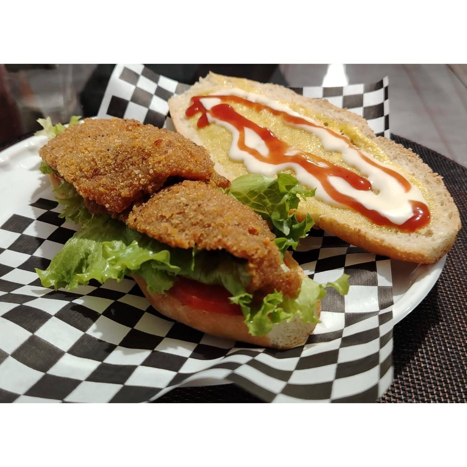 LONCHE MILANESA DE POLLO EMPANIZADO