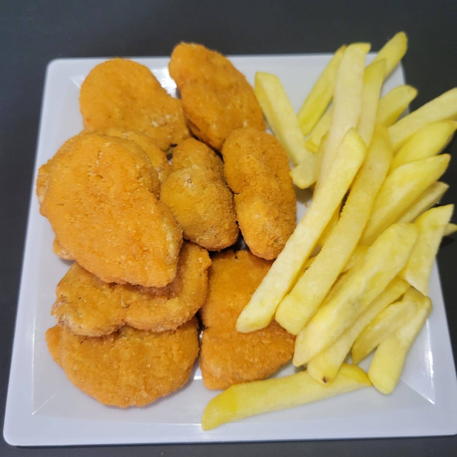 10 Nuggets + Papas a la Francesa!
