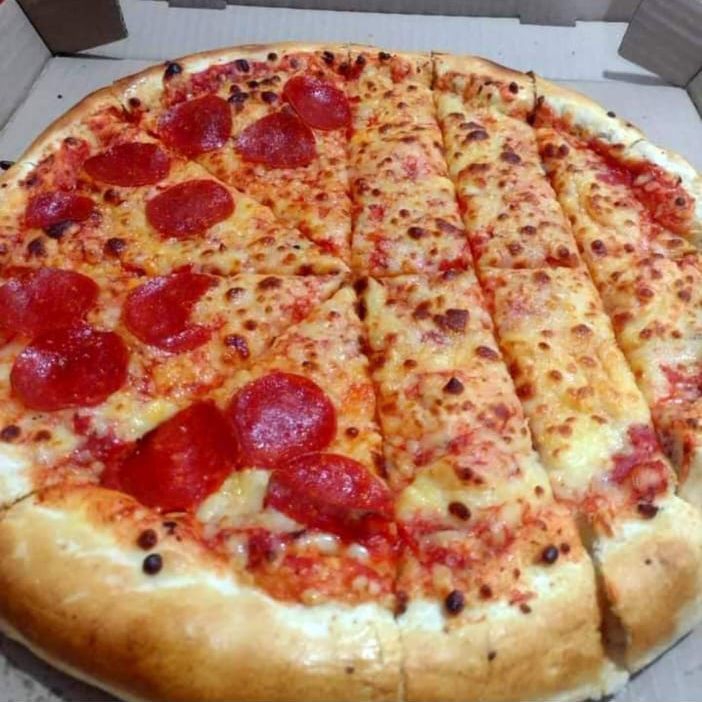 Mitad Peperoni, Mitad queso