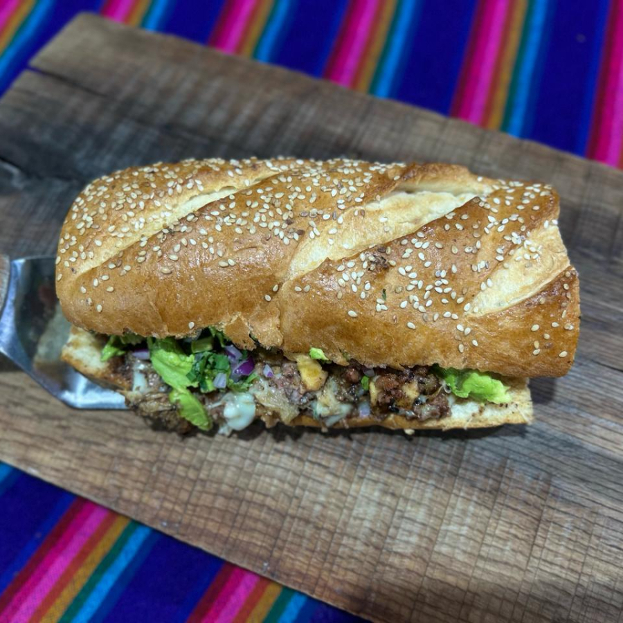 Baguette de Pastor Negro con Aguacate