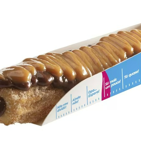 Churros formato tradicional, 15cm aproximadamente. Crocante, frito na hora com recheio a sua escolha e cobertura a sua escolha. Vai o dobro de recheio. Acompanha toppings