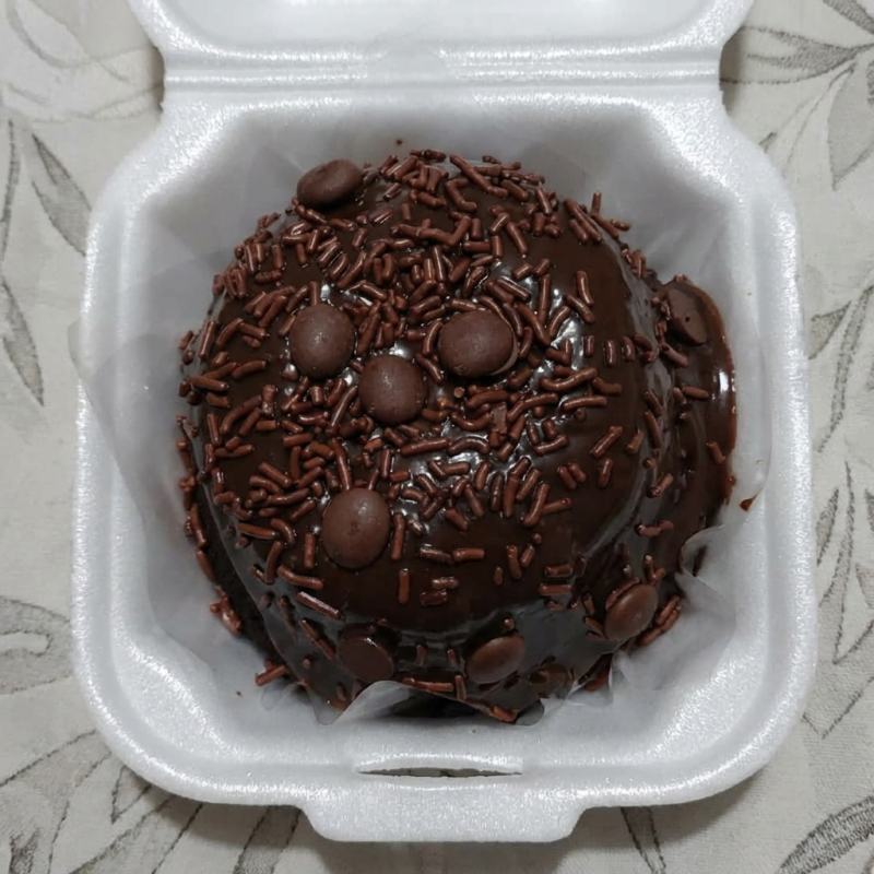 Delicioso mini bolo vulcão caseiro com variações de massa e cobertura.