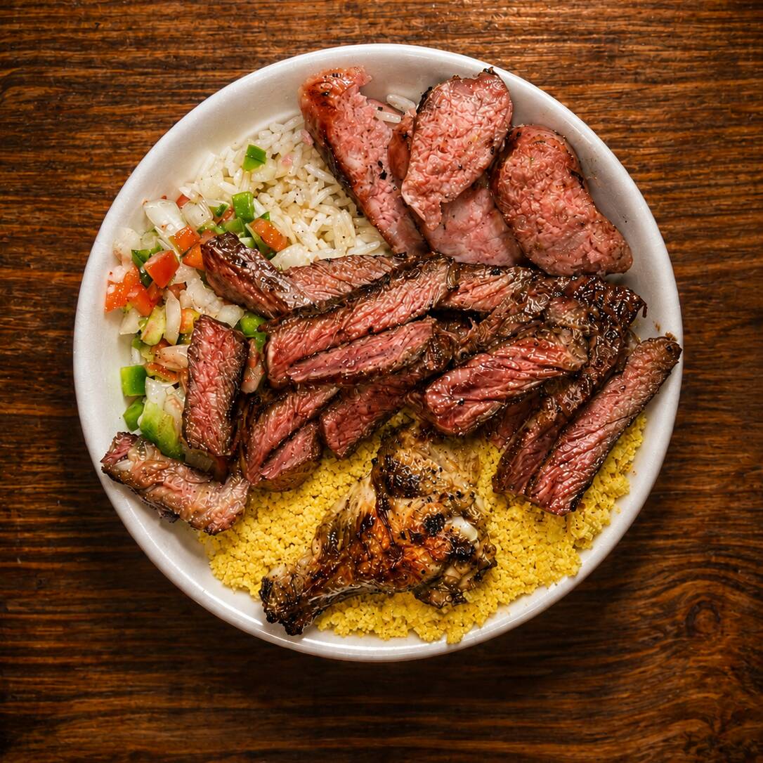 Marmita Pequena de Churrasco 🔥
Aquele churrasco caprichado na medida certa! Carne suculenta, linguiça assada e frango bem temperado, acompanhados de arroz soltinho, farofa e **vinagrete de brinde**. Uma refeição completa, saborosa e perfeita para matar a fome sem exagero. 😋🥩🍗
