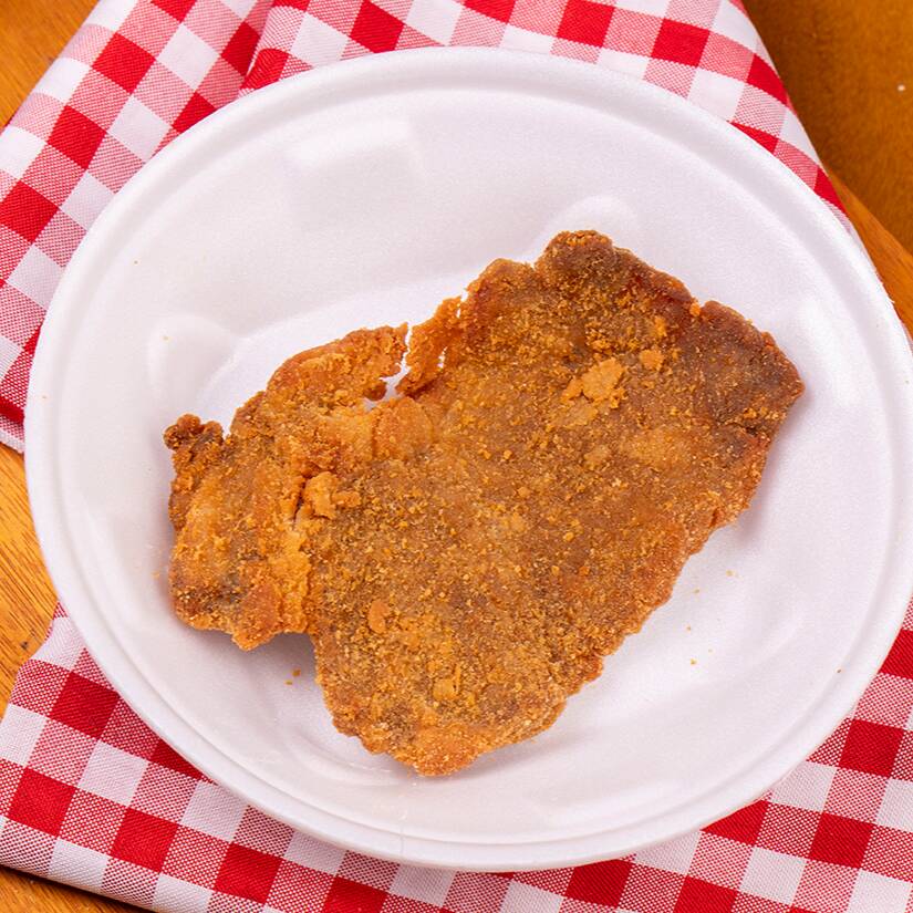 Dentro de uma embalagem de isopor redonda