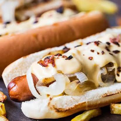 3 Hot Dog con Tocino y Queso