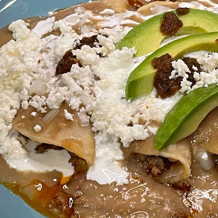 Enfrijoladas con Bistec