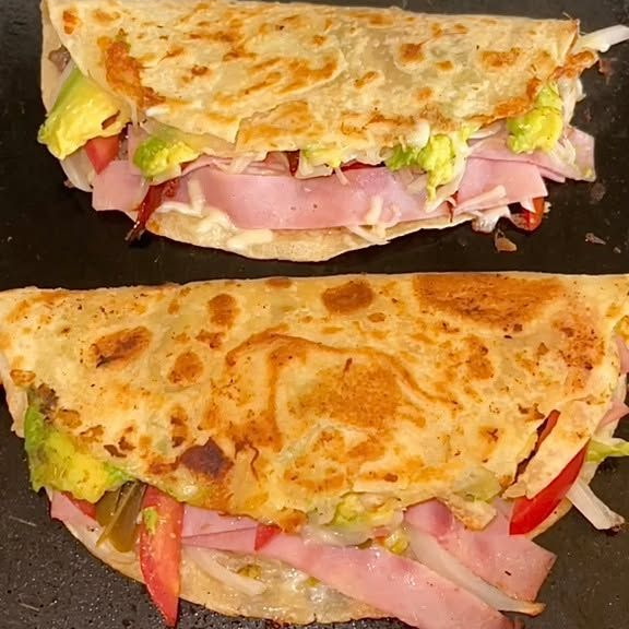 DUO DE SINCRONIZADAS CON VERDURA