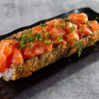 Big hot trata-se de uma versão gigante do tradicional sushi frito(Hot roll). Com opções de 4 itens a sua escolha e com um toque bem mineirinho no seus complementos.