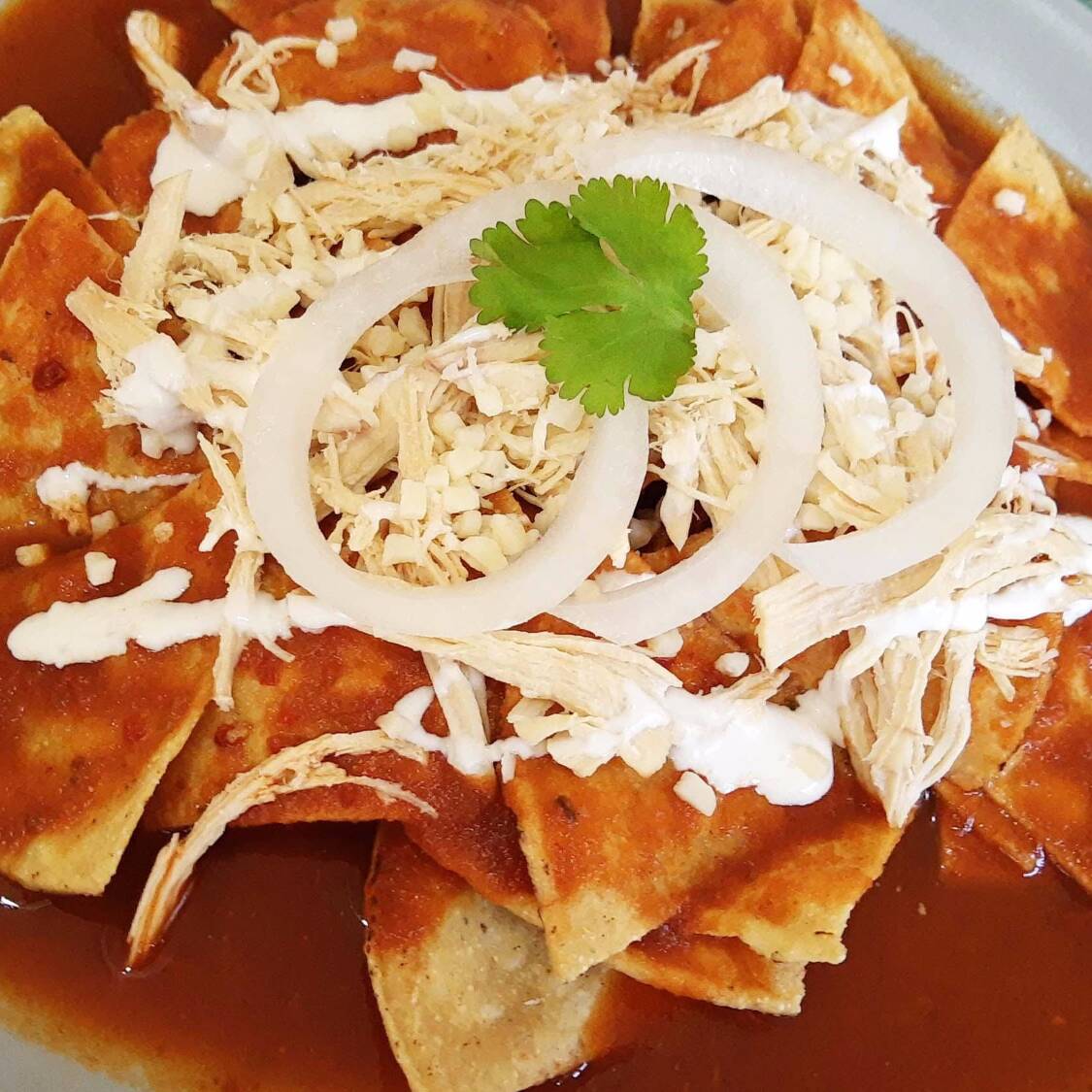 CHILAQUILES CON POLLO