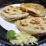 COCHINITAS QUESO CON FRIJOLITOS