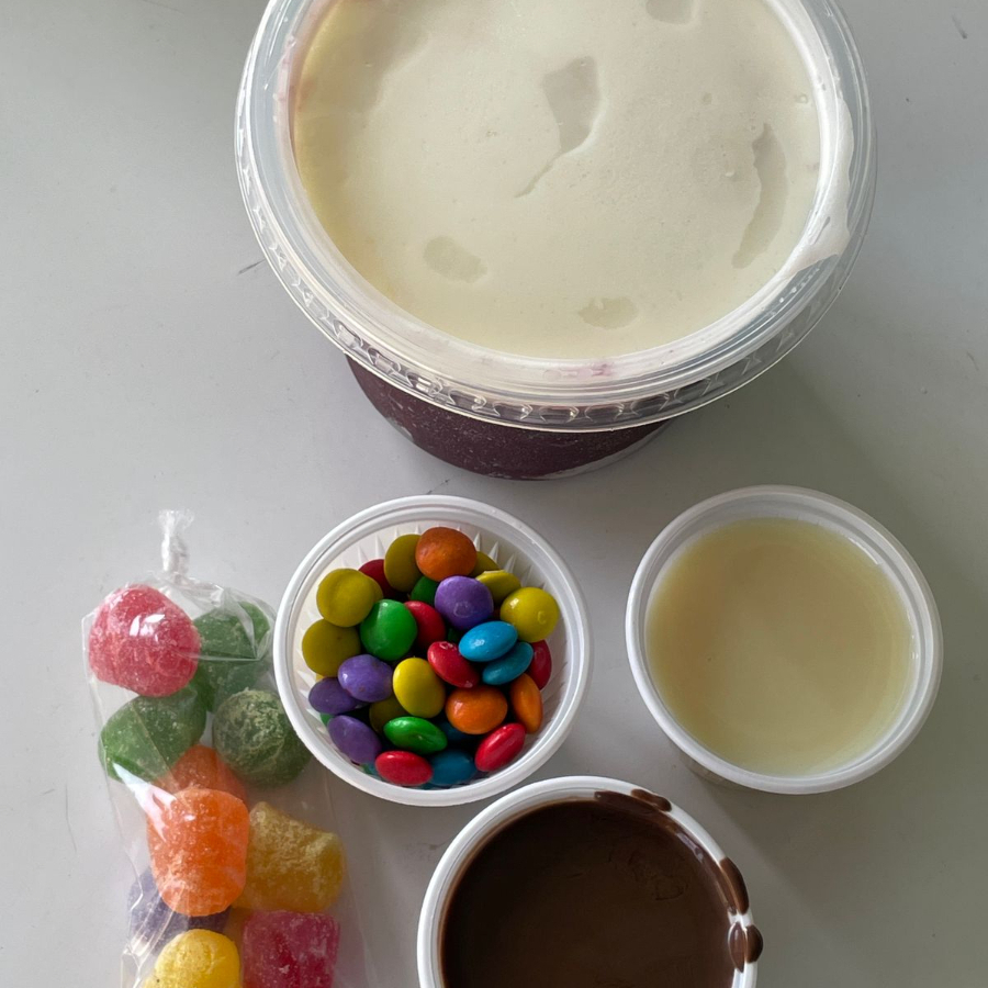 Tigela de Açaí de 360, personalizável com três itens à sua escolha, complementado com dois deliciosos cremes.